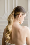 Load image into Gallery viewer, bride wearing pearl bridal earrings