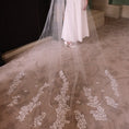 Load image into Gallery viewer, woman wearing hayze bridal leaf veil