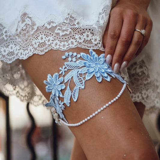 woman wearing hayze bridal blue garter
