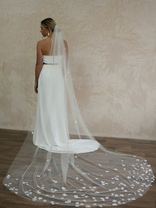 woman wearing hayze bridal veil
