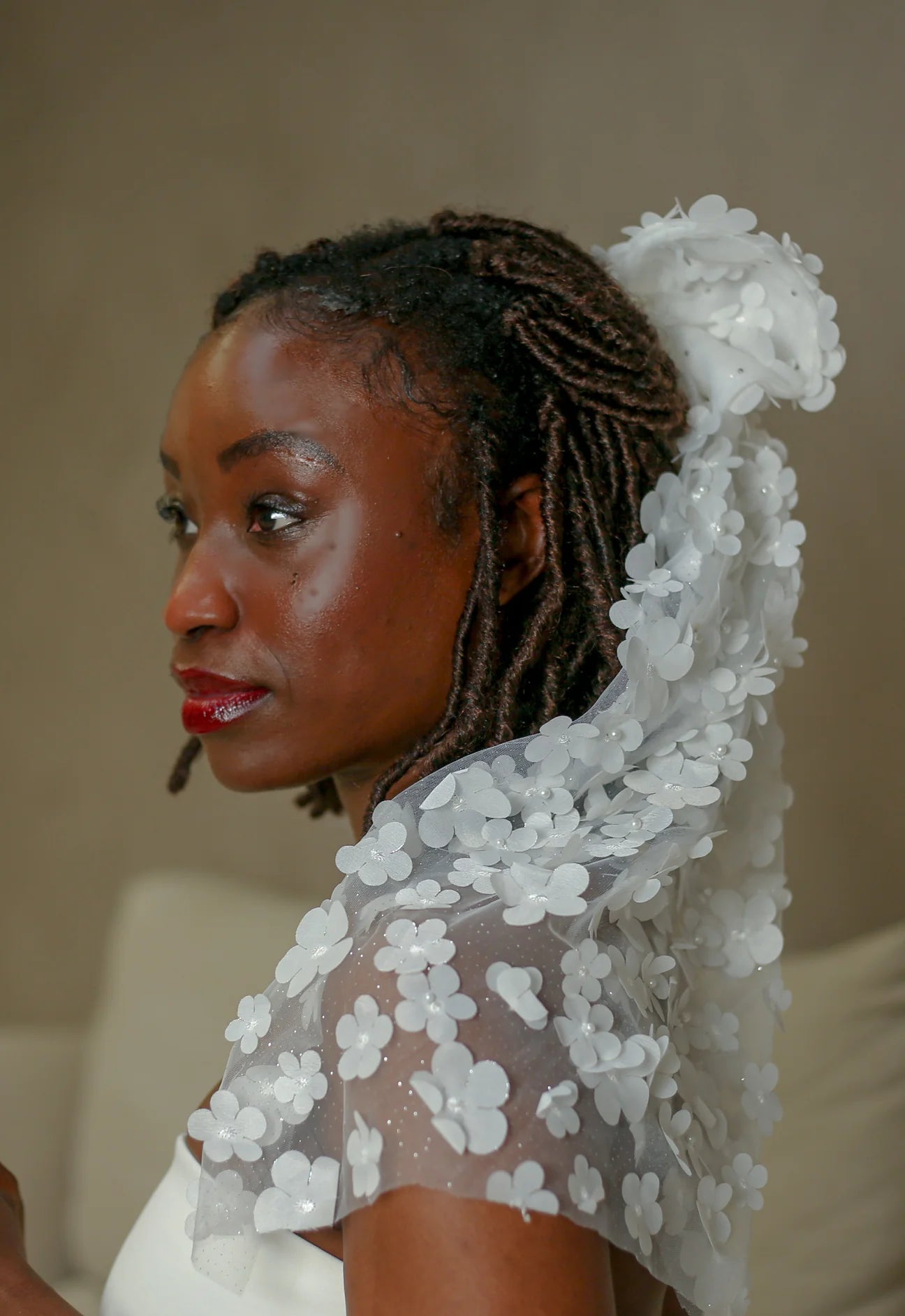 woman wearing hayze bridal hair bow
