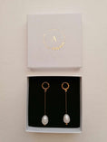 Load image into Gallery viewer, Amarnam pearl bridal earrings
