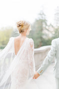 Load image into Gallery viewer, bride wearing Amarnam bridal hair comb

