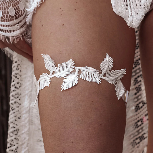 woman wearing hayze bridal lace garter