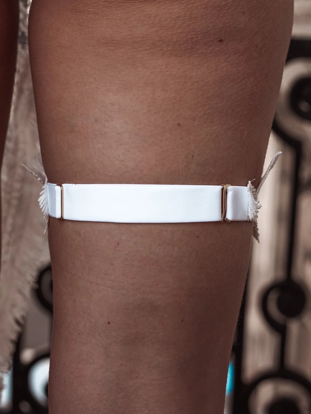 woman wearing hayze bridal lace garter