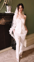 Load image into Gallery viewer, woman wearing hayze bridal veil
