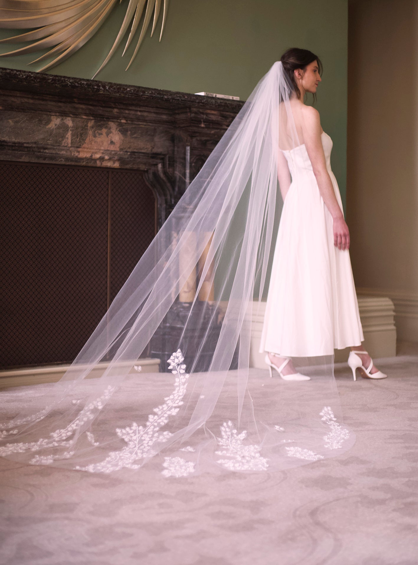 woman wearing hayze bridal leaf veil