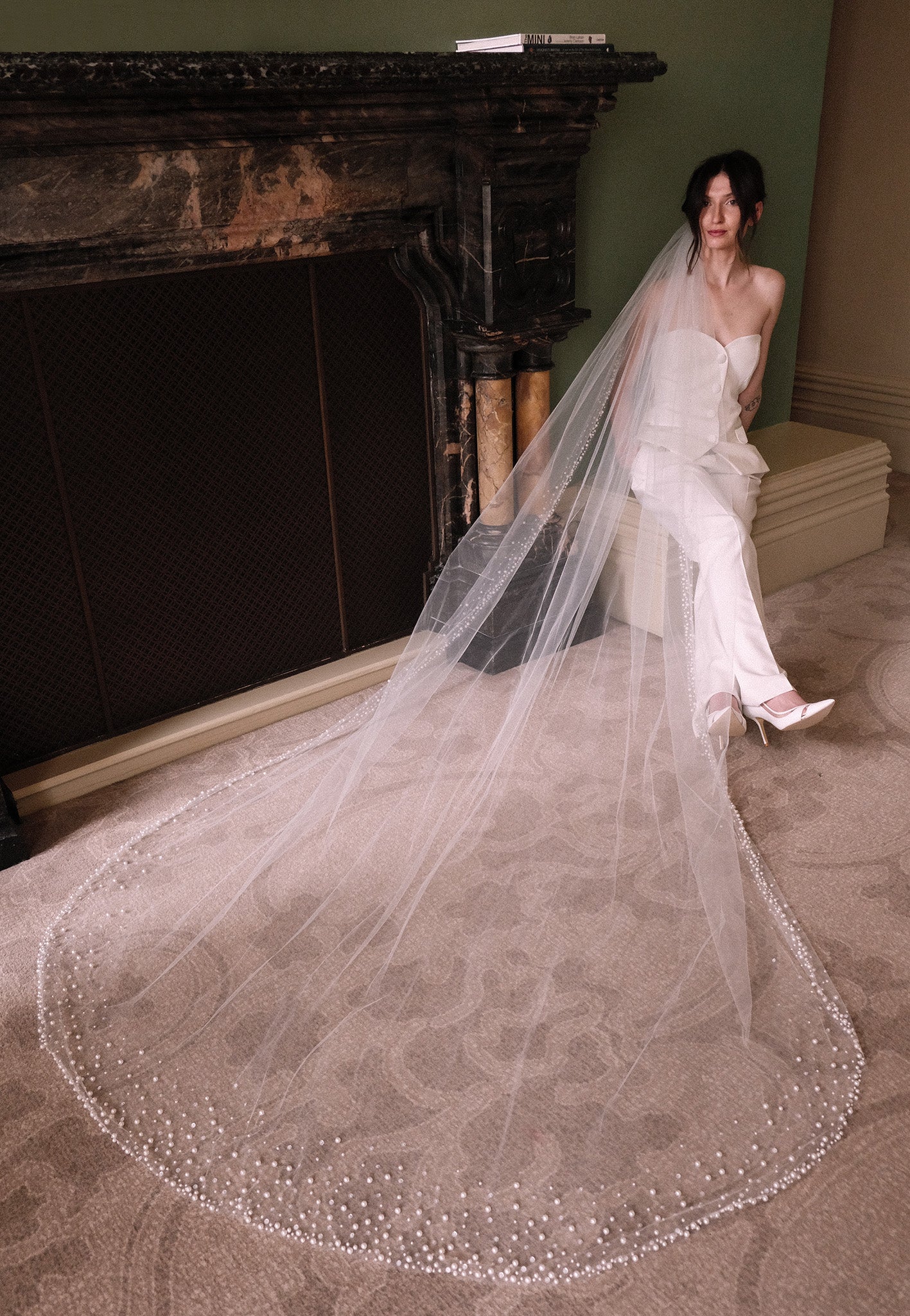 woman wearing hayze bridal pearl edge veil