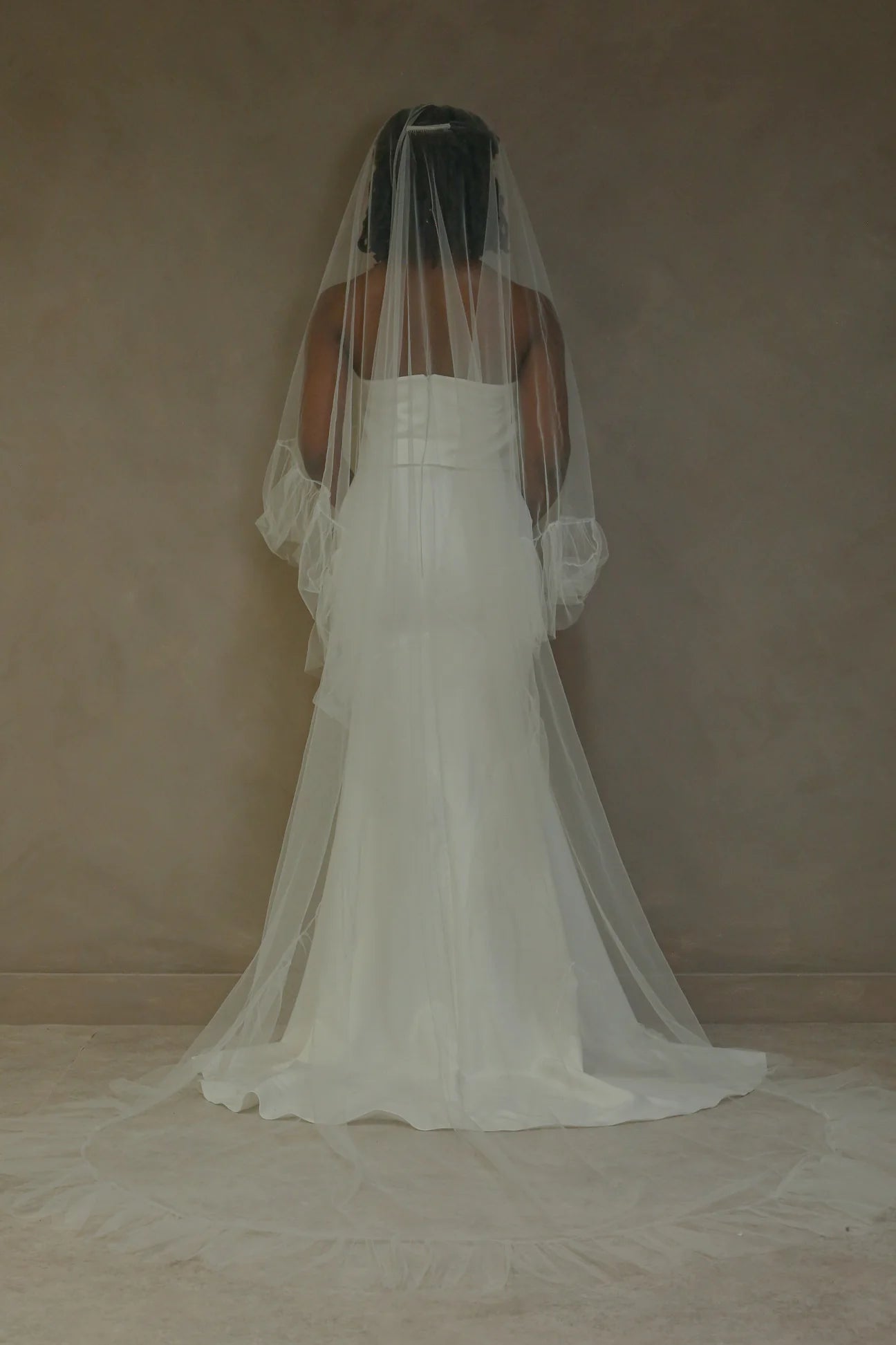 woman wearing hayze bridal ruffle veil