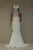 Load image into Gallery viewer, woman wearing hayze bridal scatter hair bow
