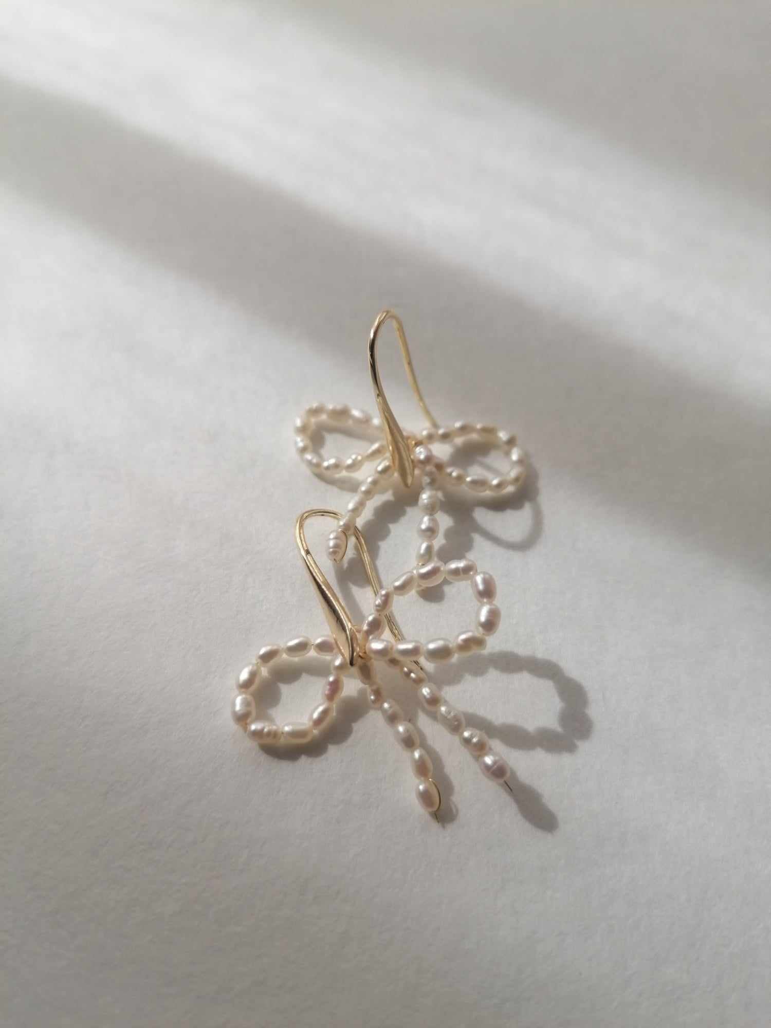 amarnam Indara Pearl bow Earrings