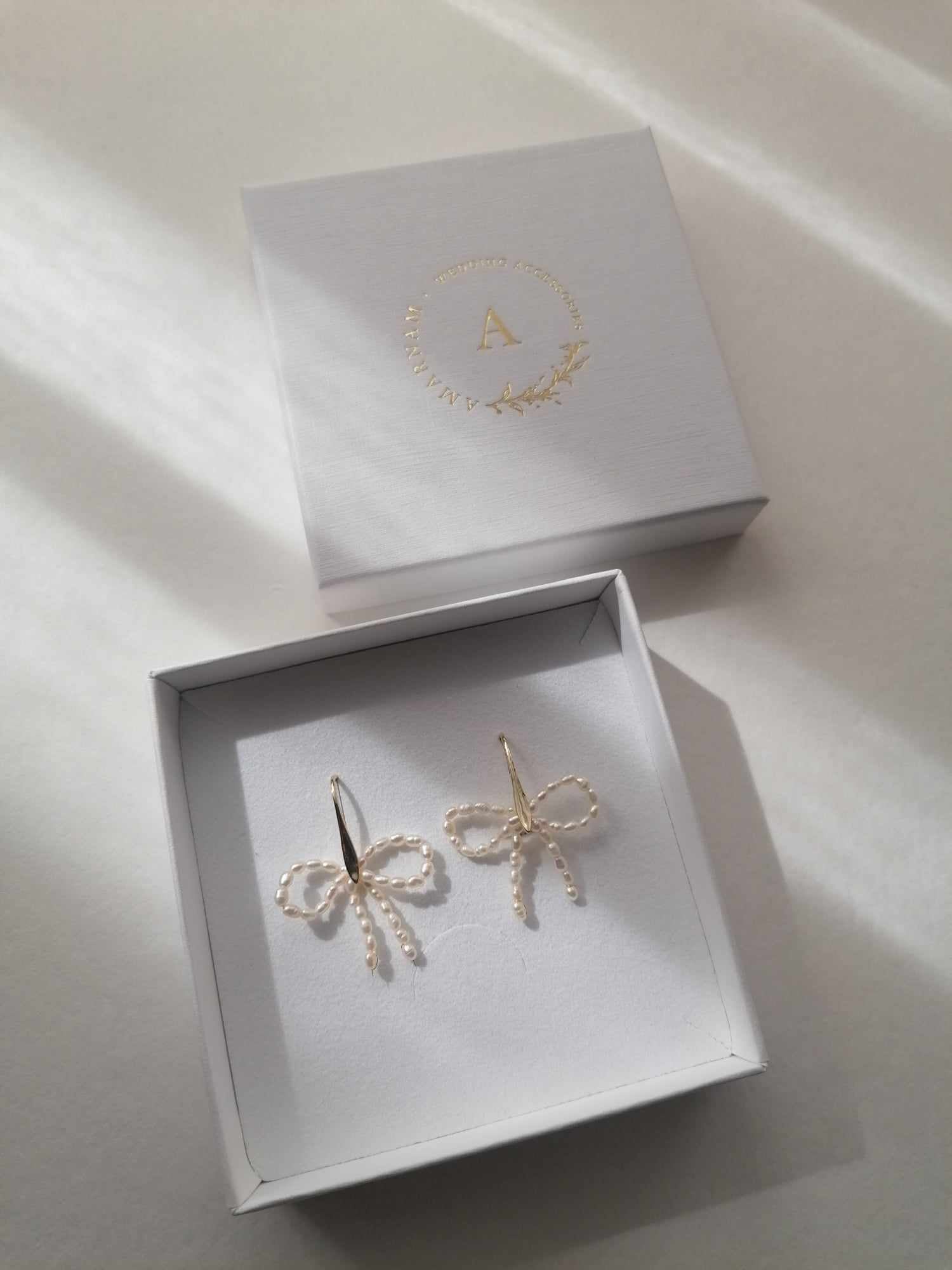 amarnam Indara Pearl bow Earrings
