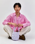 Load image into Gallery viewer, woman wearing hive handbag in parma violet
