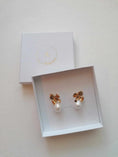 Load image into Gallery viewer, Amarnam pearl bridal earrings
