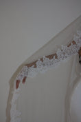 Load image into Gallery viewer, Mantilla Lace Veil
