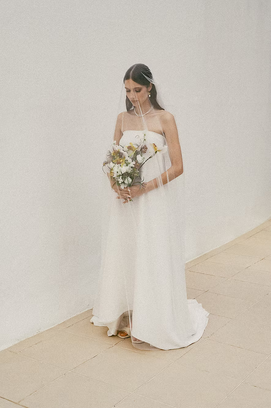 bride wearing Amarnam puglia pearl bridal earrings